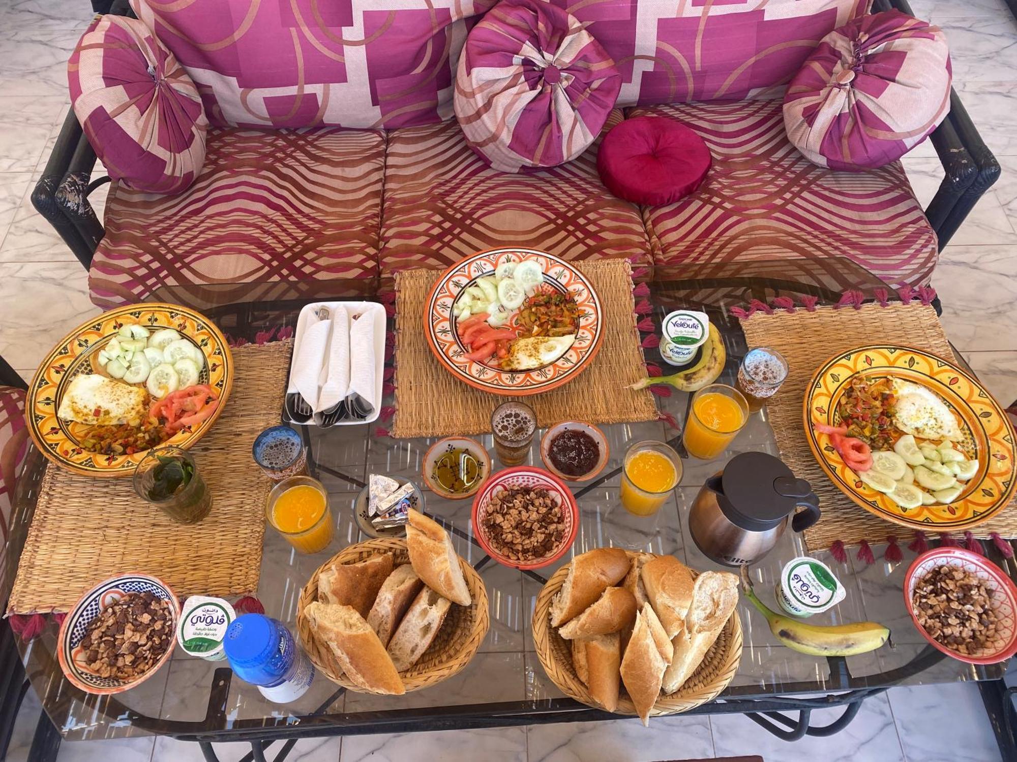 Hotel Red Carpet Surf Camp Sea, Mountain & Garden Escape Tamraght Exterior foto